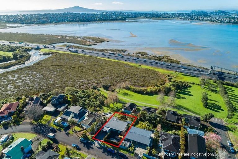 Photo of property in 68 Mcbreen Avenue, Northcote, Auckland, 0627