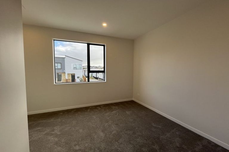 Photo of property in 19 Kuaha Road, Massey, Auckland, 0614