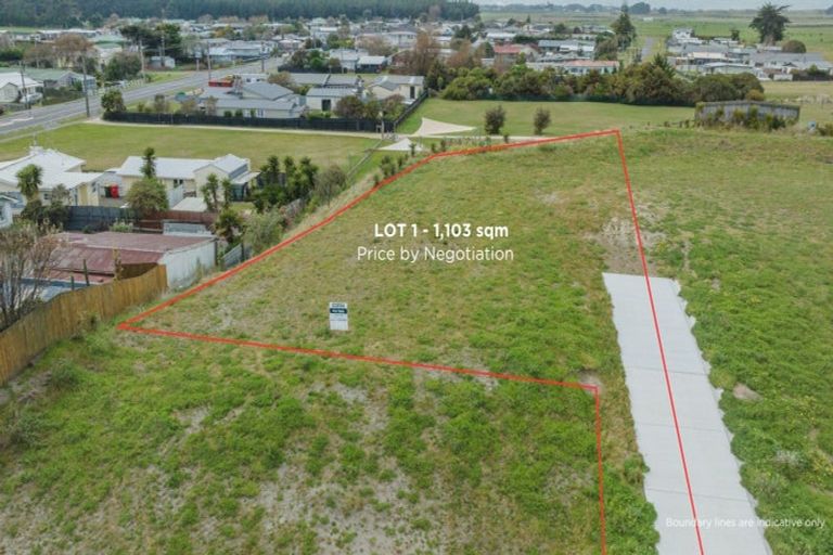 Photo of property in 1 Kilmister Way, Foxton Beach, 4815