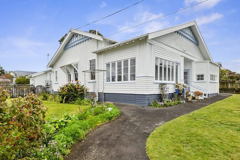 Photo of property in 17 Barrett Street, Westown, New Plymouth, 4310