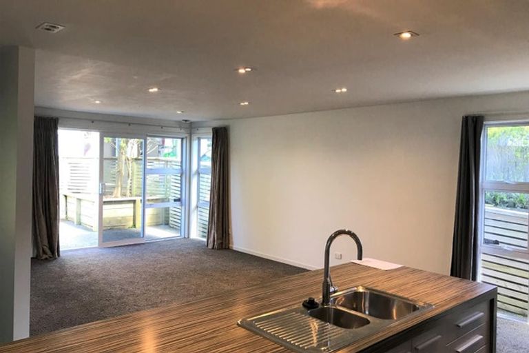 Photo of property in 11a Pinkerton Grove, Newlands, Wellington, 6037