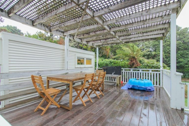 Photo of property in 35 Farm Road, Northland, Wellington, 6012