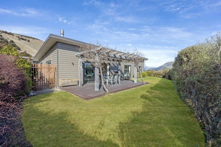 Photo of property in 16 Islington Place, Wanaka, 9305
