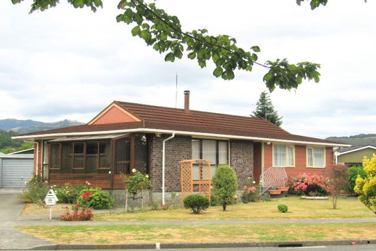 Photo of property in 74 California Drive, Totara Park, Upper Hutt, 5018