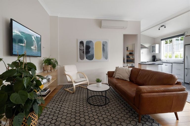 Photo of property in 5 Rewa Street, New Lynn, Auckland, 0600