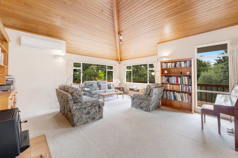 Photo of property in 18 Gibson Place, Mellons Bay, Auckland, 2014
