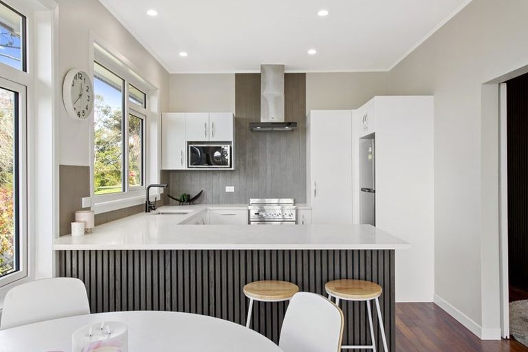 Photo of property in 2 Fairmount Road, Titirangi, Auckland, 0604