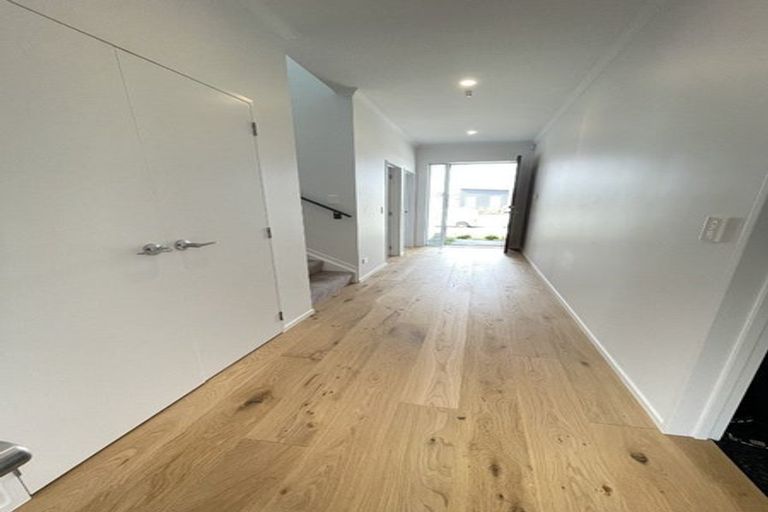 Photo of property in 24 Onekura Street, Red Beach, 0932