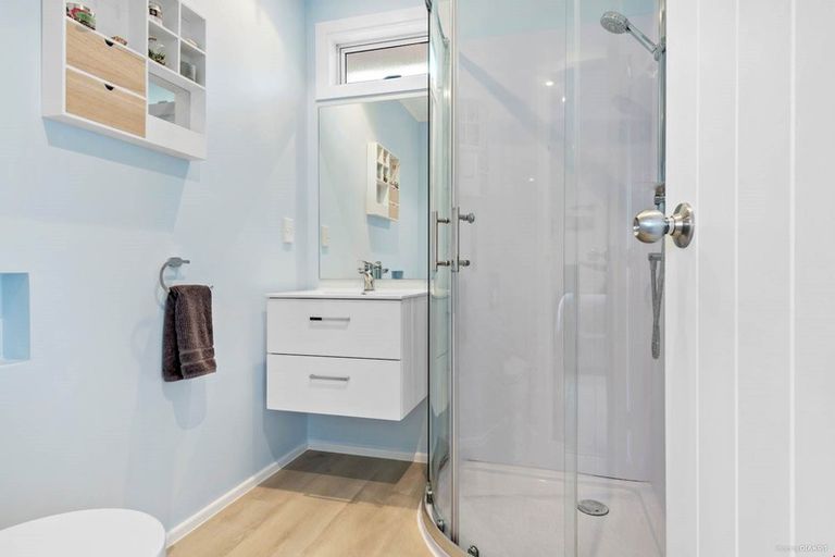 Photo of property in 27a Sandspit Road, Waiuku, 2123