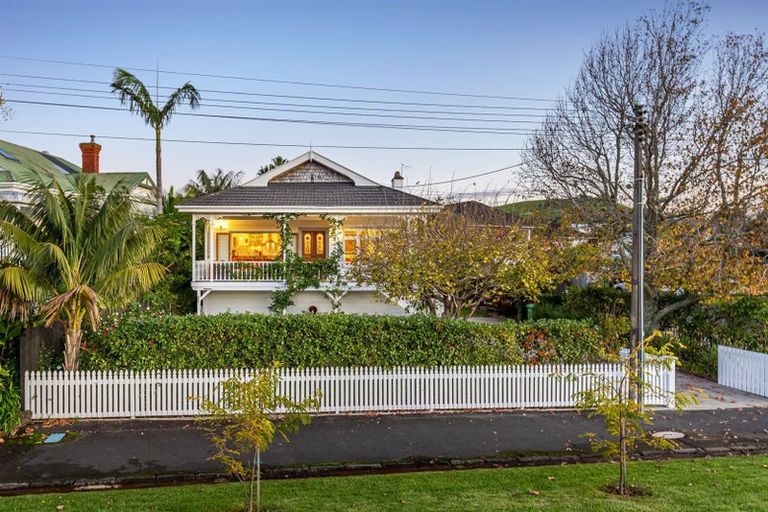Photo of property in 13 Grahame Street, Devonport, Auckland, 0624
