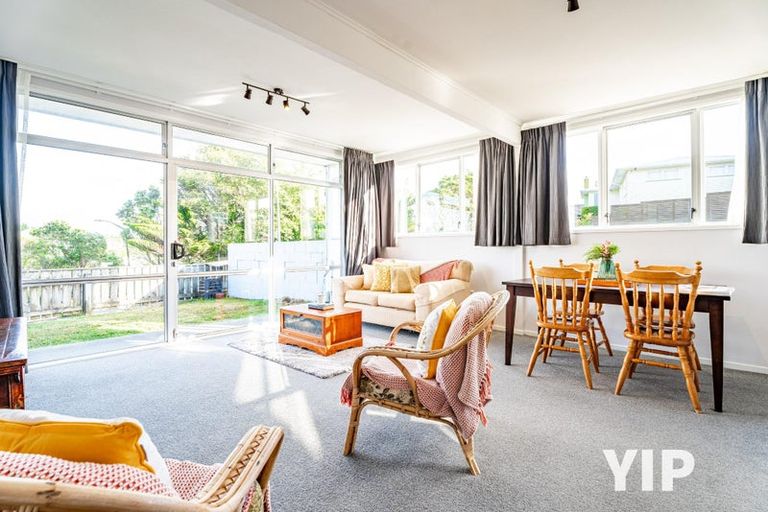 Photo of property in 24u1 Horokiwi Road West, Newlands, Wellington, 6037