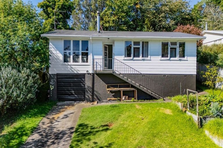 Photo of property in 13 Brixham Place, Merrilands, New Plymouth, 4312