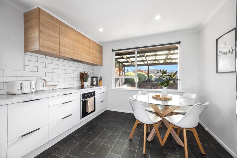 Photo of property in 12 Rosanna Place, Aranui, Christchurch, 8061
