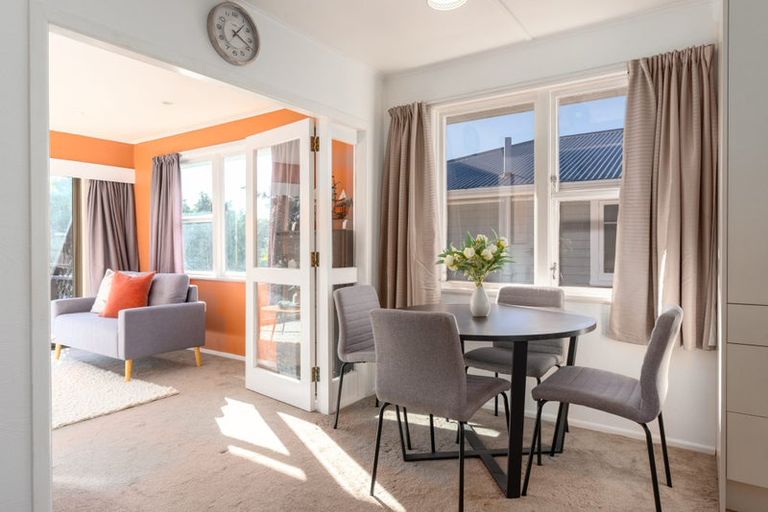 Photo of property in 33 Lynda Avenue, Paparangi, Wellington, 6037