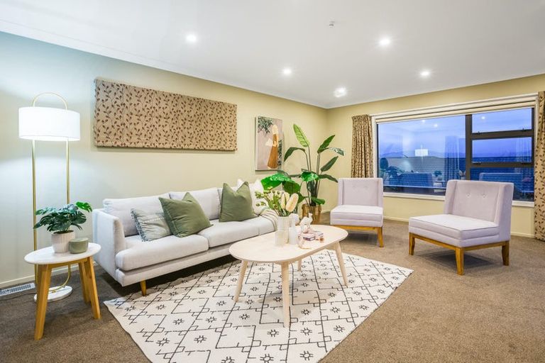 Photo of property in 5 The Top Gallant, Whitby, Porirua, 5024