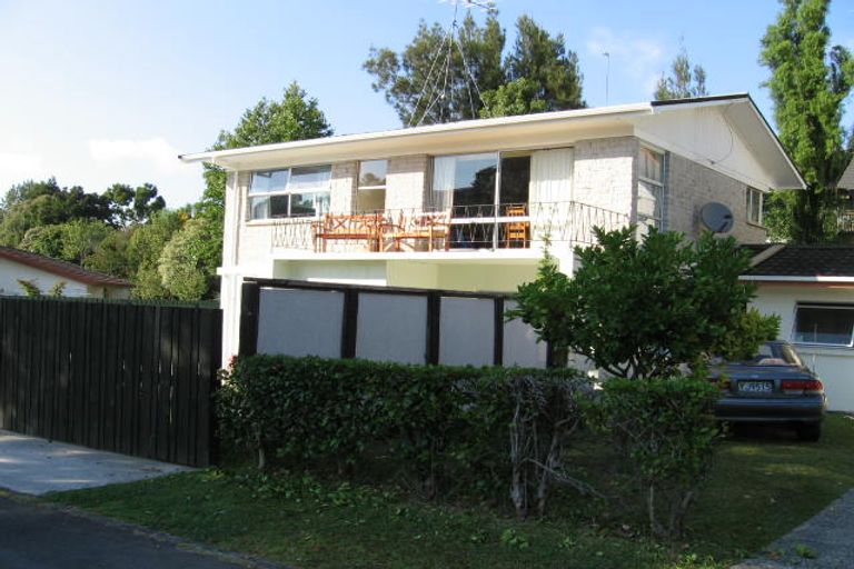 Photo of property in 2/36 Sandiacre Way, Browns Bay, Auckland, 0630