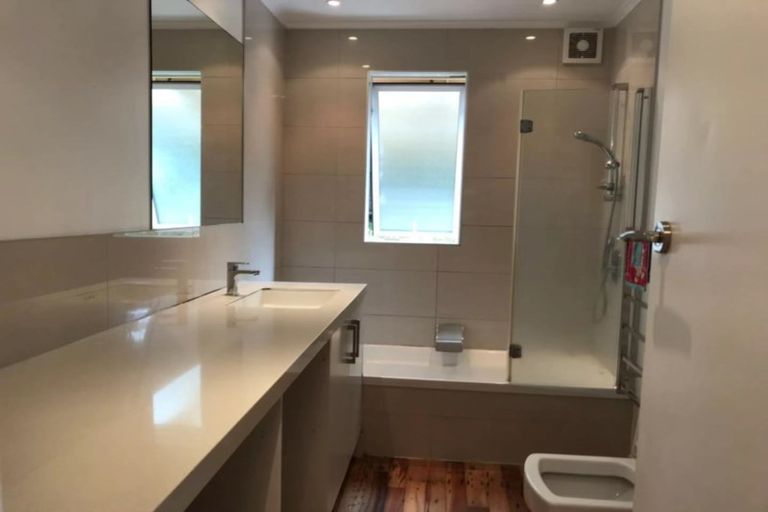 Photo of property in 21 Channel Road, Campbells Bay, Auckland, 0630