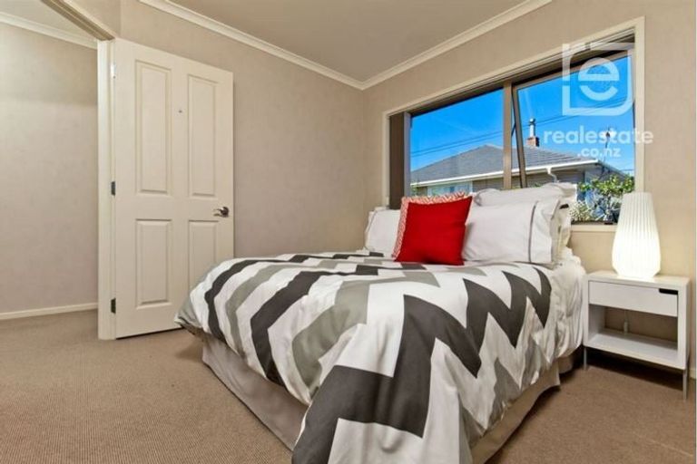 Photo of property in 112a Matipo Road, Te Atatu Peninsula, Auckland, 0610