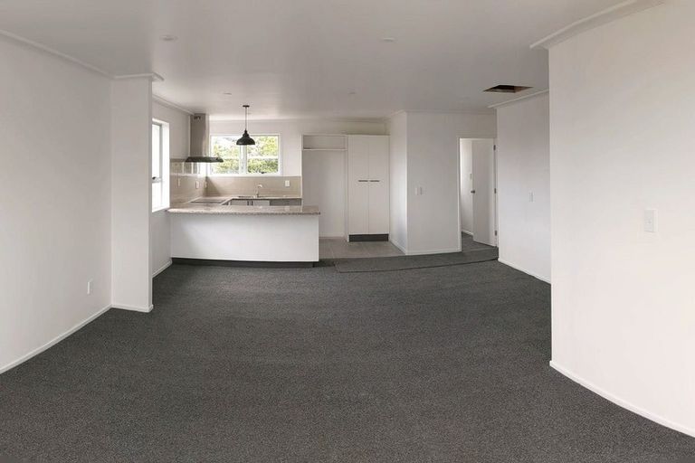 Photo of property in 20 Malmo Place, Massey, Auckland, 0614