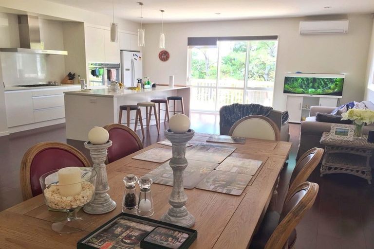 Photo of property in 113 Laurel Oak Drive, Schnapper Rock, Auckland, 0632