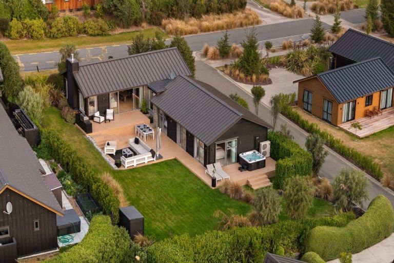 Photo of property in 6 Jacks Point Rise, Jacks Point, Queenstown, 9371