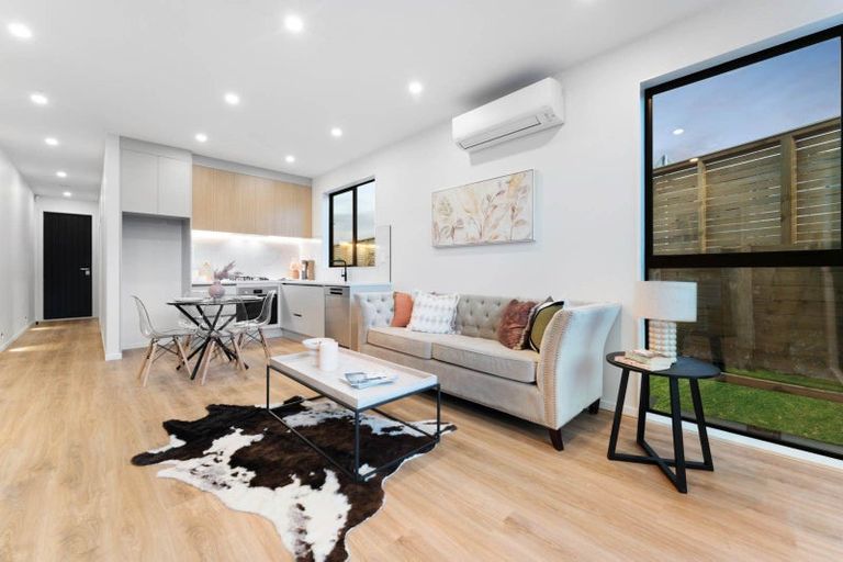 Photo of property in 18 Papai Lane, Massey, Auckland, 0614