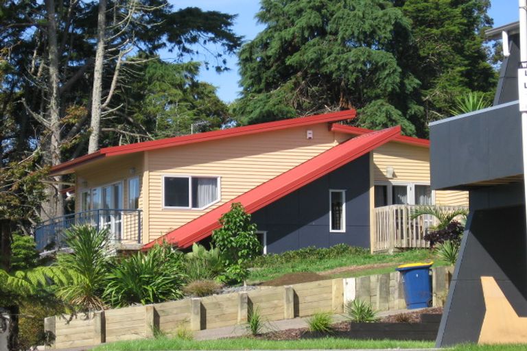 Photo of property in 10b Earl Road, Titirangi, Auckland, 0604