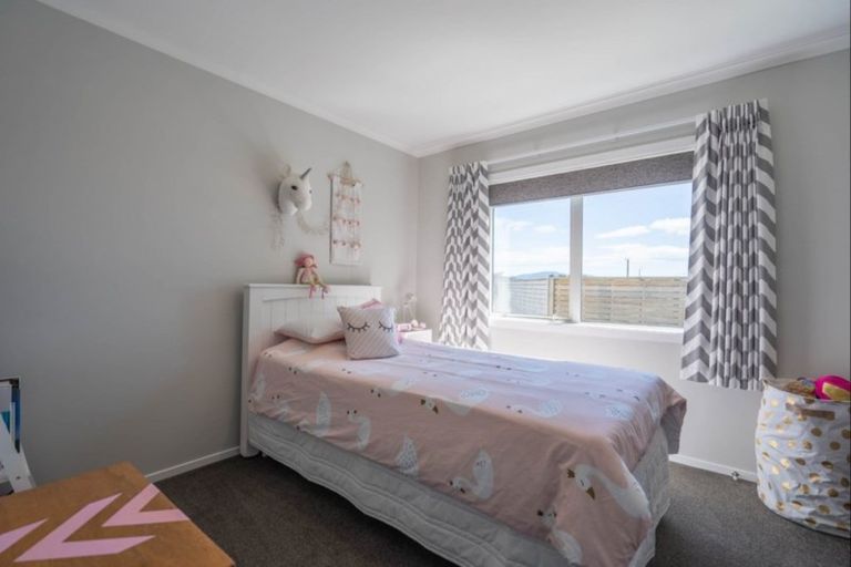 Photo of property in 4 Mahia Lane, Waikanae, 5036