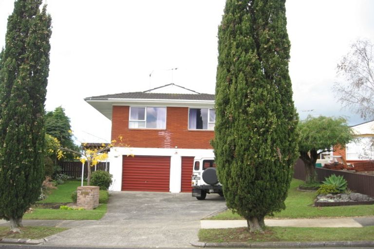 Photo of property in 18 Leewood Place, Pakuranga Heights, Auckland, 2010