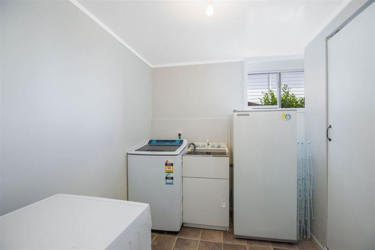 Photo of property in 45 Turville Crescent, Newlands, Wellington, 6037