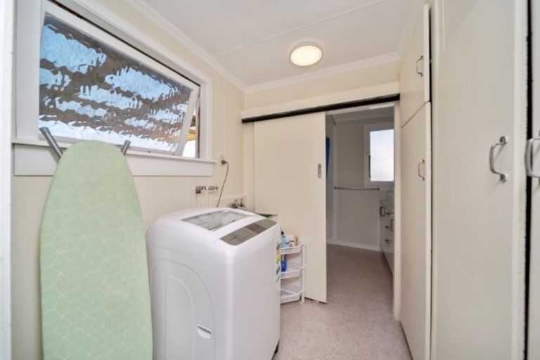 Photo of property in 3 Rainsford Street, Moturoa, New Plymouth, 4310