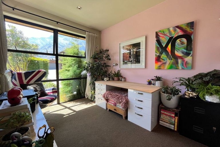 Photo of property in 1 Buckler Court, Jacks Point, Queenstown, 9371
