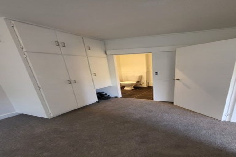 Photo of property in 2/8 Governor Road, Northland, Wellington, 6012