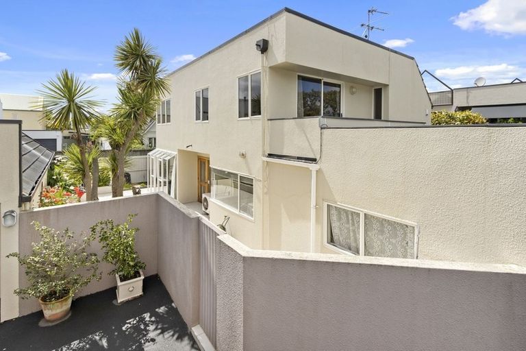 Photo of property in 1/33 Holly Road, St Albans, Christchurch, 8014