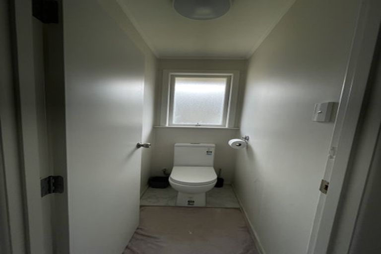 Photo of property in 31 Dawnhaven Drive, Te Atatu Peninsula, Auckland, 0610