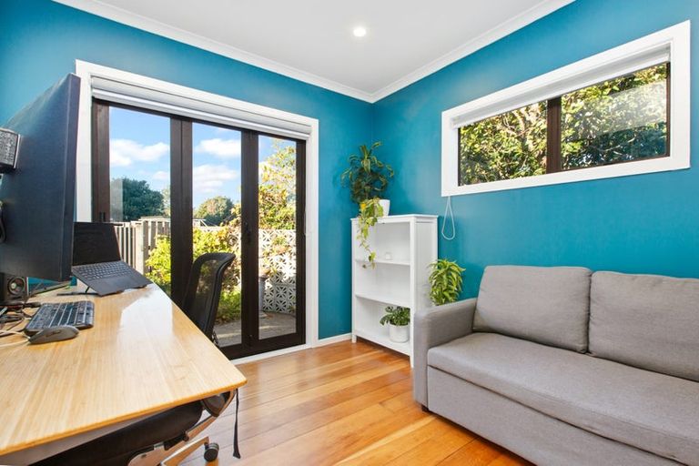 Photo of property in 47 Kiriwai Road, Paremata, Porirua, 5024