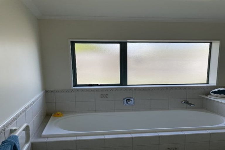 Photo of property in 212 Kilkenny Drive, East Tamaki Heights, Auckland, 2016