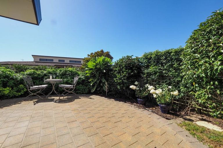 Photo of property in 17 Crown Hill, Paraparaumu, 5032