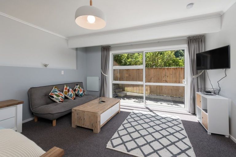 Photo of property in 10 Maybury Way, Island Bay, Wellington, 6023