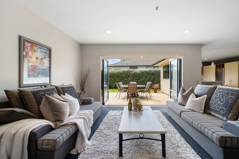 Photo of property in 27 Lansell Drive, East Tamaki Heights, Auckland, 2016