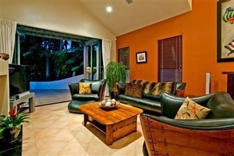 Photo of property in 16 Mayall Avenue, Beach Haven, Auckland, 0626