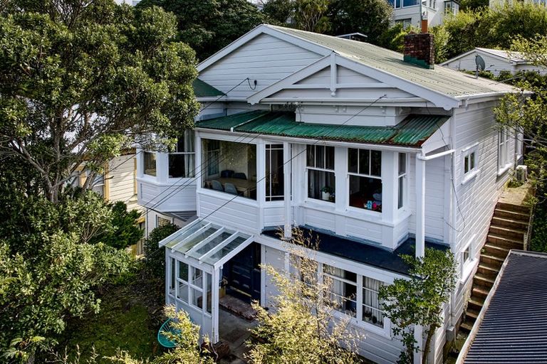 Photo of property in 64 Kelburn Parade, Kelburn, Wellington, 6012