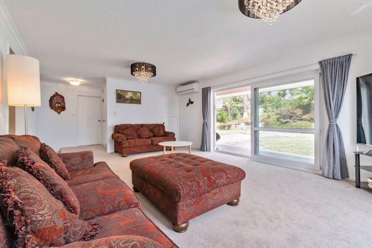 Photo of property in 17 Gala Place, Henderson, Auckland, 0612