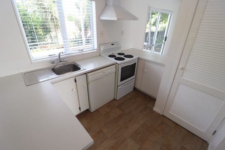 Photo of property in 19 Rehia Road, Massey, Auckland, 0614