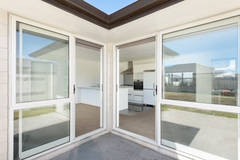 Photo of property in 30 Livingstone Drive, Papamoa Beach, Papamoa, 3118