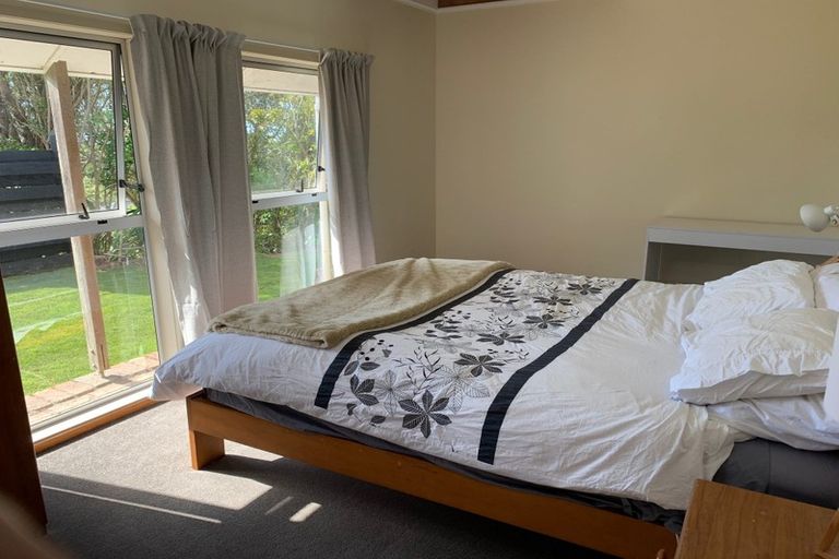 Photo of property in 26 Lyndfield Lane, Newlands, Wellington, 6037