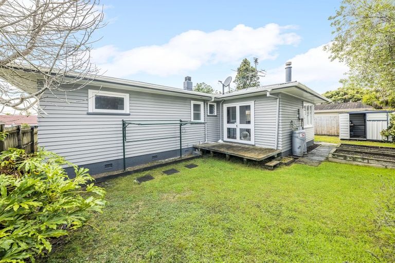 Photo of property in 37 Edmonton Road, Henderson, Auckland, 0612