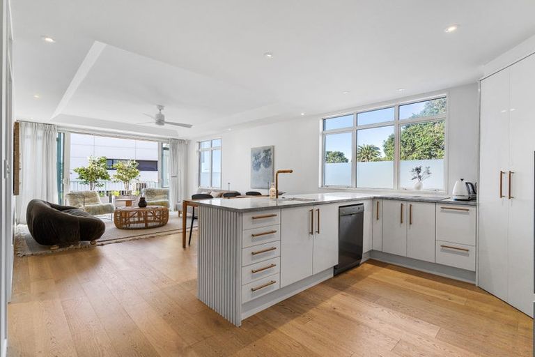 Photo of property in The Sands Apartments, 18/47 The Strand, Takapuna, Auckland, 0622