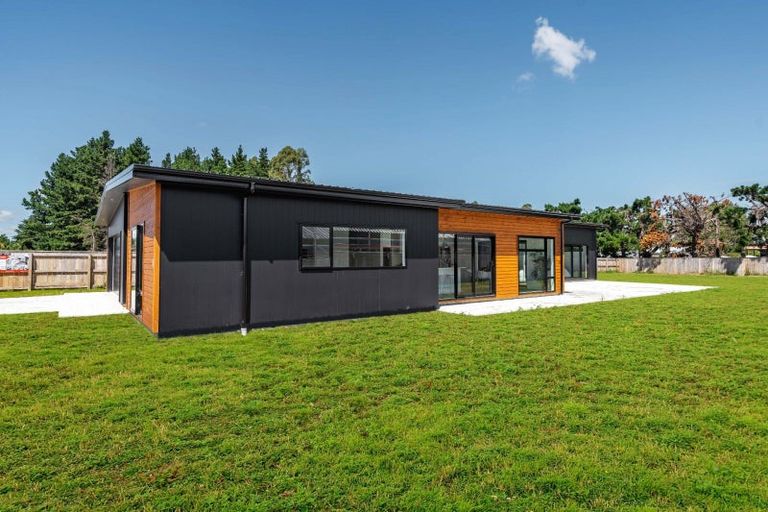 Photo of property in 8 Miles Lane, Carterton, 5713