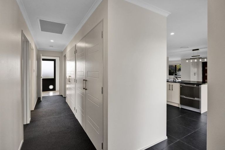 Photo of property in 14 Larlin Drive, Hawera, 4675